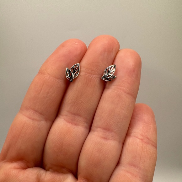 2/$30 Genuine 925 Sterling Silver Leaf Cutout Earrings - Picture 7 of 9